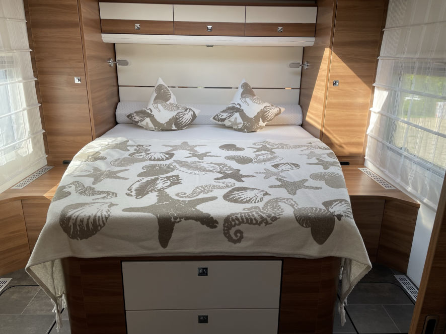 Dethleffs XLi 90-Edition Doppelbett-I