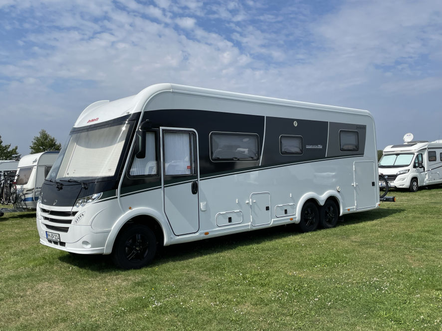 Dethleffs XLi 90-Edition vorn links