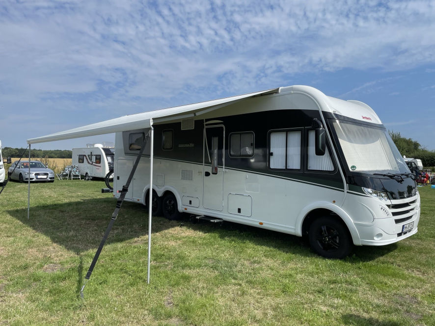 Dethleffs XLi 90-Edition vorn rechts